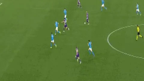 拜仁慕尼黑第11轮以2-1惊险击败弗赖堡，莱万建功格雷茨卡助威夺冠